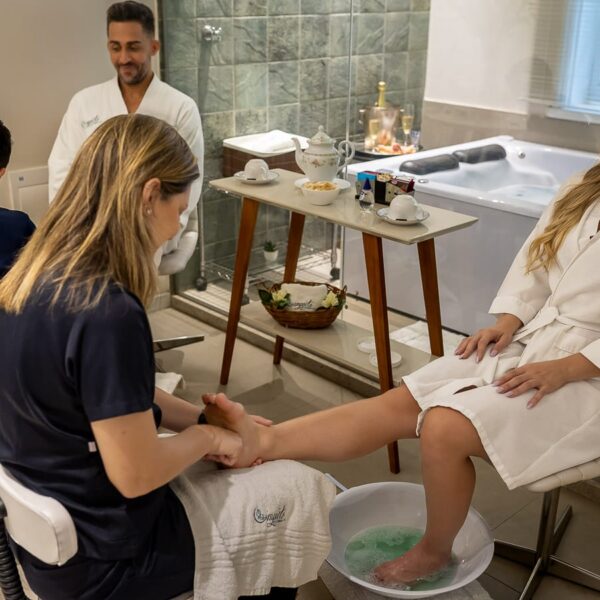 Escalda pés com reflexologia podal