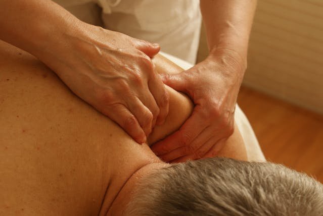 Massagem-ImpactoEA-2.jpg Massagem Terapêutica - Imagem 1