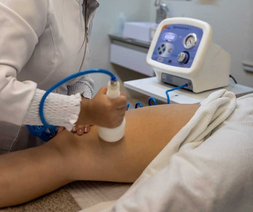 WhatsApp-Image-2025-06-23-at-13.21.02-e1750709434870.jpeg Massagem redutora com endermologia (Cellutec ou Vácuoterapia) ou Corrente Russa - Imagem 1